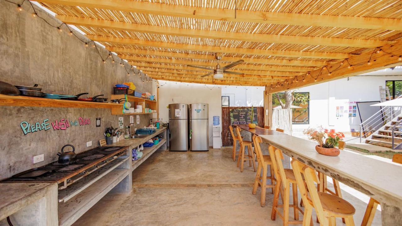 Brisas de Zicatela Surfnest Tamarindosホステル エクステリア 写真